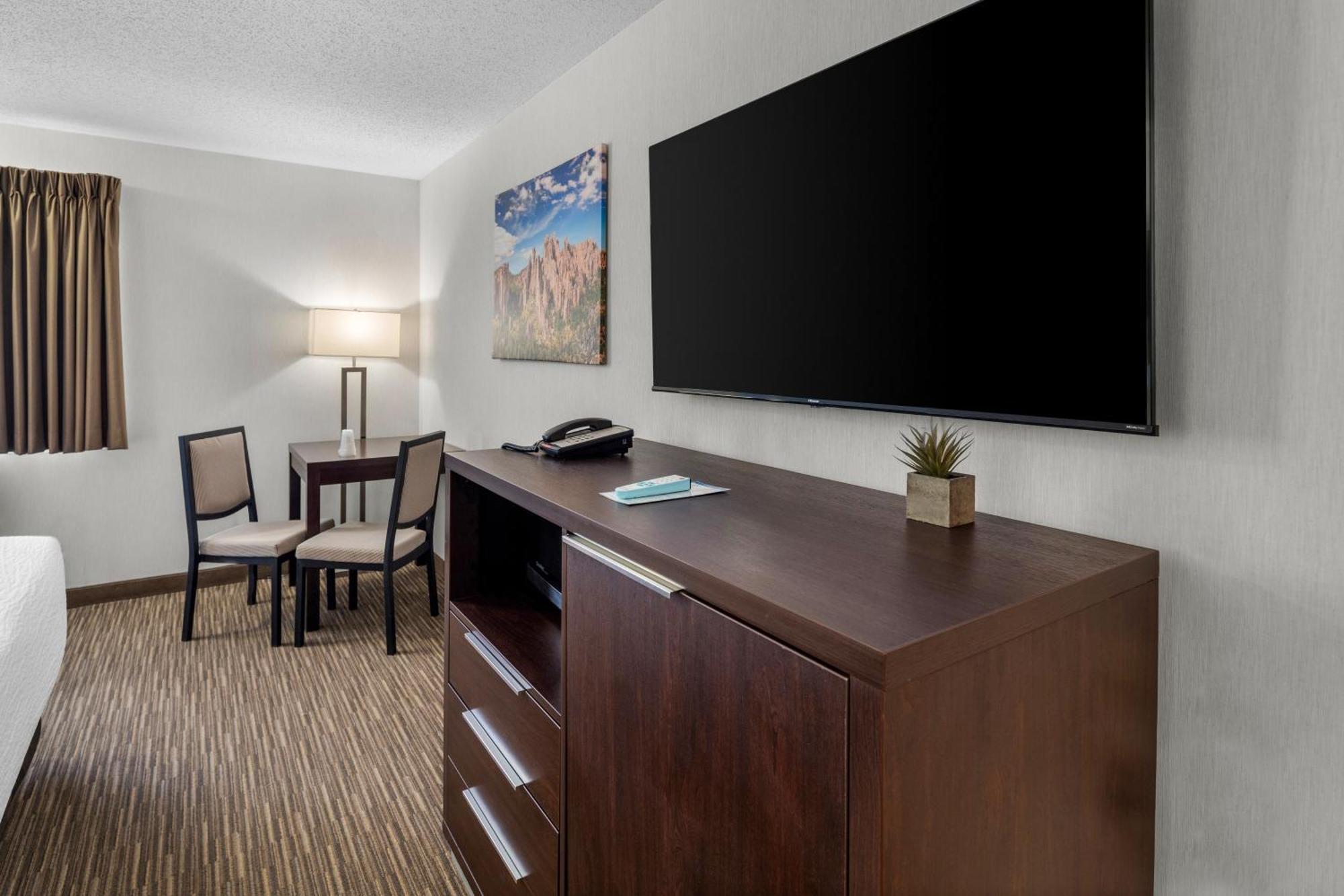 Everspring Inn & Suites Хил Сити Екстериор снимка