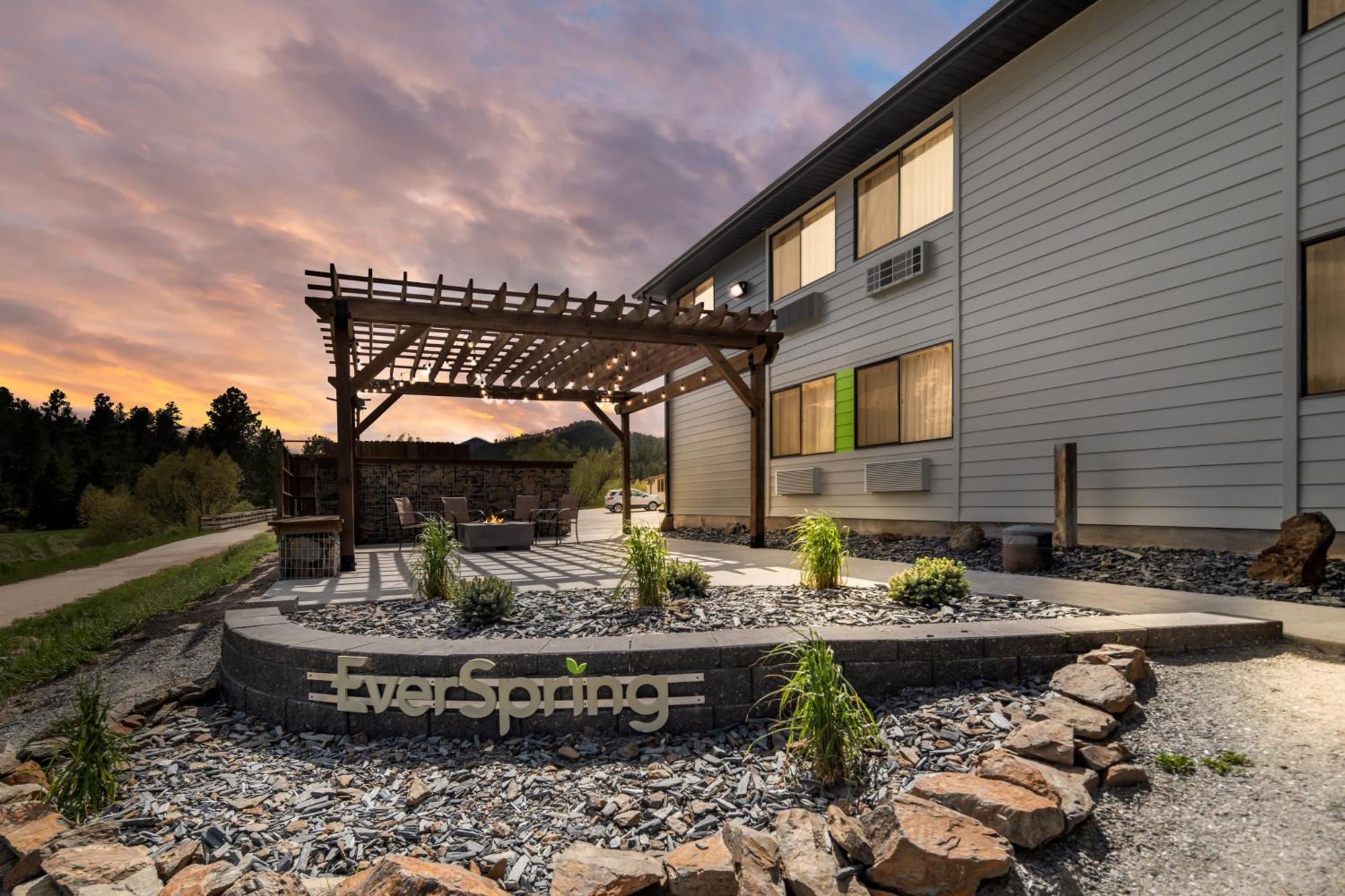 Everspring Inn & Suites Хил Сити Екстериор снимка
