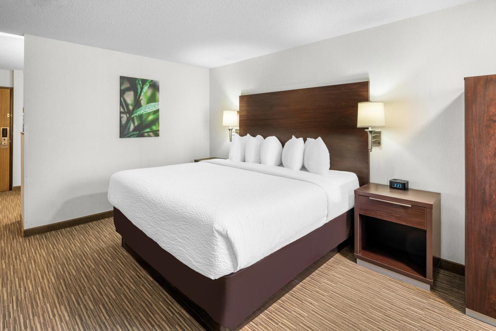 Everspring Inn & Suites Хил Сити Стая снимка