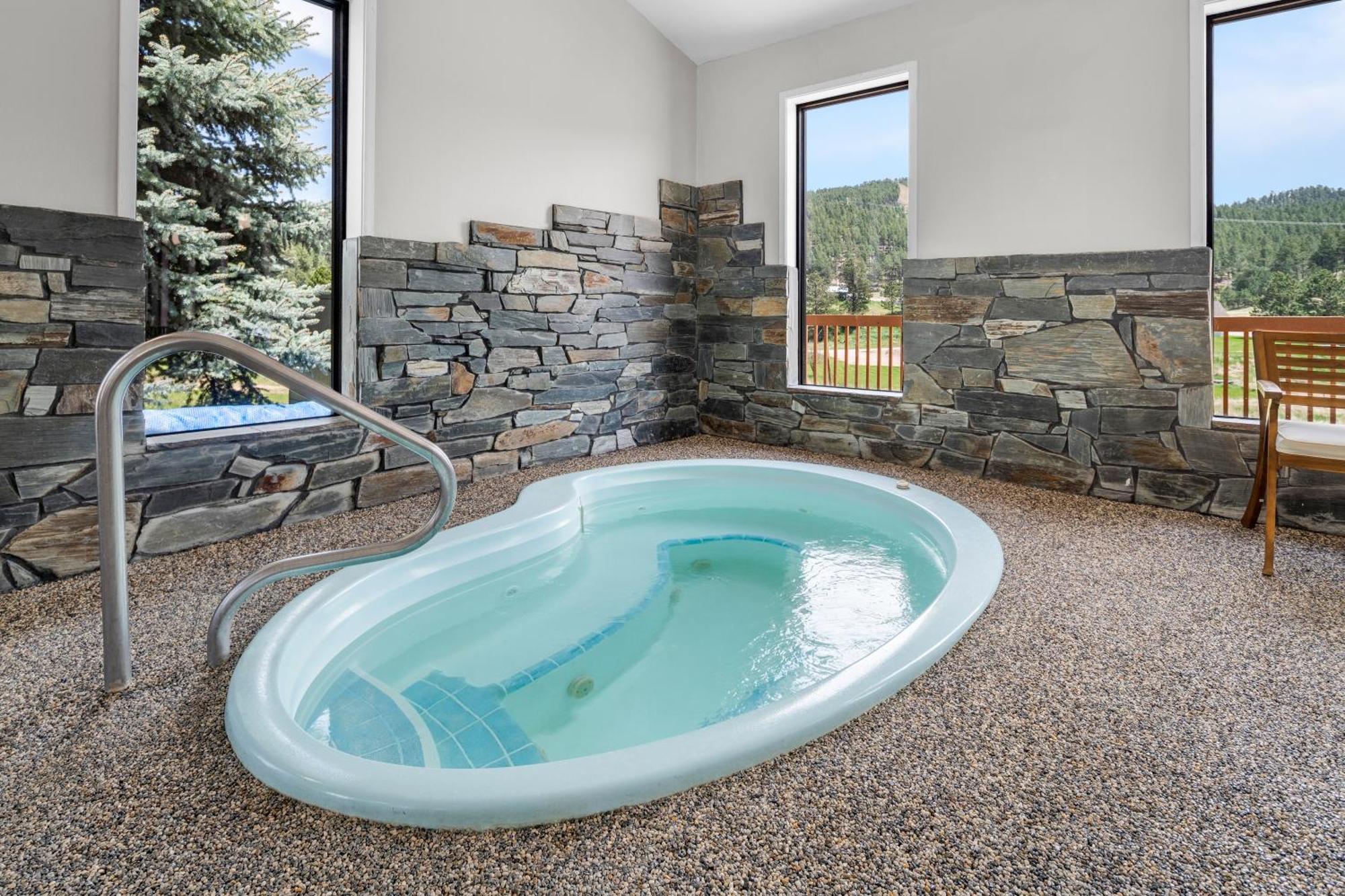 Everspring Inn & Suites Хил Сити Екстериор снимка